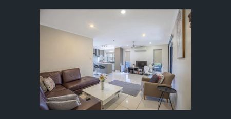 Well Presented Unit - Photo 2