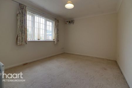 3 bedroom detached bungalow to rent - Photo 2