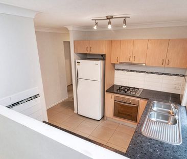 Comfortable Modern Living - Photo 6