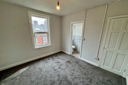 1 bedroom Flat To Let - Photo 3