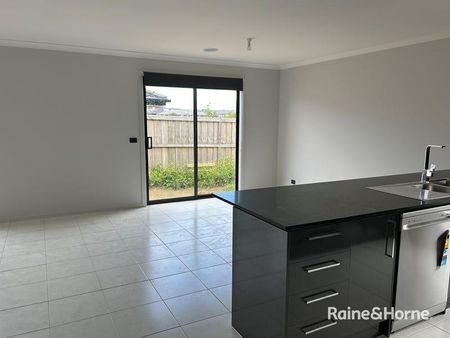 3 Bedroom house in Clyde North! - Photo 5