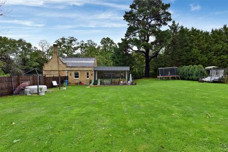 A three bedroom lodge which is beautifully presented to an exacting modern finish and is situated on the border of a historic private country estate. - Photo 2