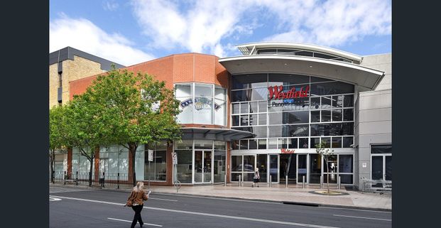 Home on High - Near new stylish two bedroom - Photo 1