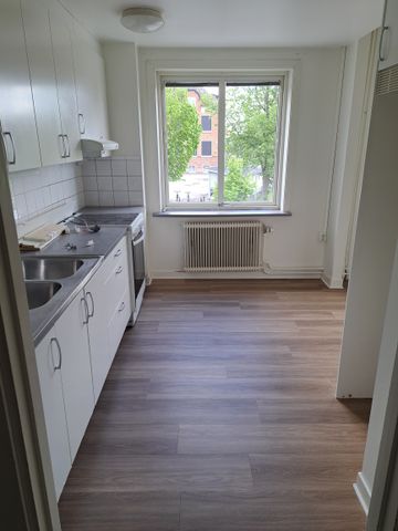 Drottninggatan, Vara - Photo 4