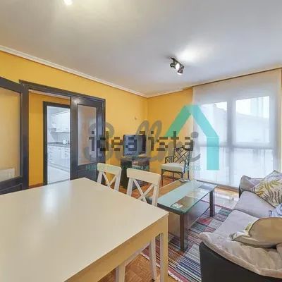 Alquiler de piso en Calle Félix Aramburu - Photo 1