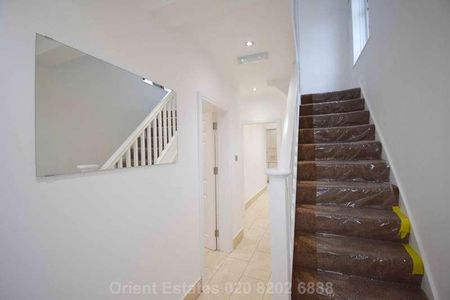 Deans Lane, Edgware, HA8 - Photo 2