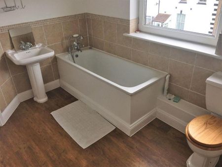 1 bedroom in a house share to rent - Photo 5