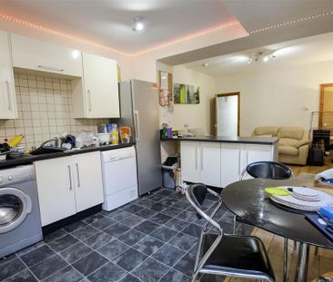 5 bedroom apartment to rent - Photo 2