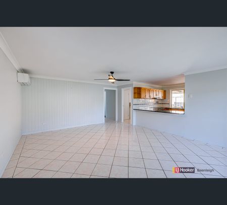 14 Scoresby Street, Mount Warren Park, Qld 4207 - Photo 4
