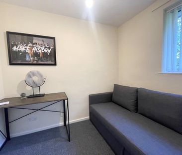 3 bedroom end of terrace house to rent - Photo 1