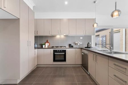 “Perfect Location ** Apply for this property now **” - Photo 2