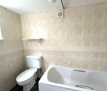 3 bedroom terraced house to rent - Photo 6