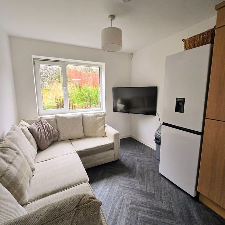 Room in a Shared House, Park Grange Mount, S2 - Photo 1
