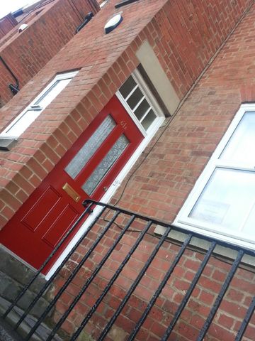 2 Bedroom Terraced To Rent in Nottingham - Photo 3