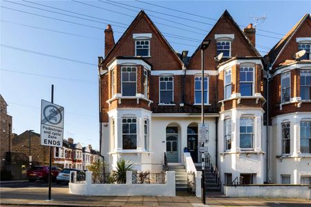 Excellent three bedroom garden flat just moments from Highbury Fields. - Photo 4