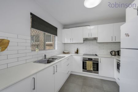 Spacious air conditioned two bedroom unit close to the beach - Photo 5