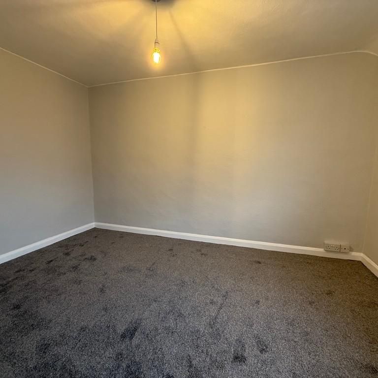 2 bedroom end of terrace house to rent - Photo 1
