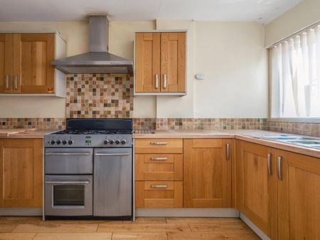 1 bedroom semi-detached house to rent - Photo 4