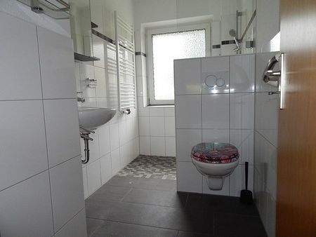 Wunderschön renovierte EG-Wohnung mit ebenerdiger Dusche und Balkon - Foto 4