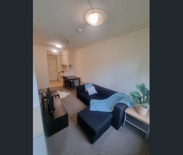 SPACIOUS STUDIO APARTMENT (PLEASE ENQUIRE BEFORE APPLYING) - Photo 2