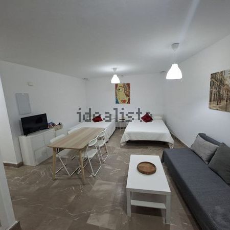 Alquiler de estudio en Calle Ventura Rodríguez - Photo 1