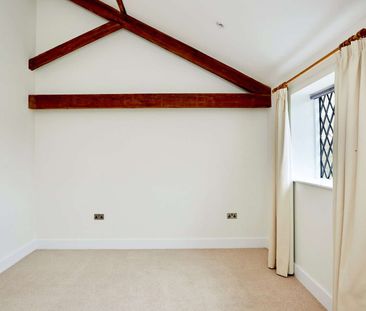 A beautifully presented Oast house set in an exceptional rural High... - Photo 2