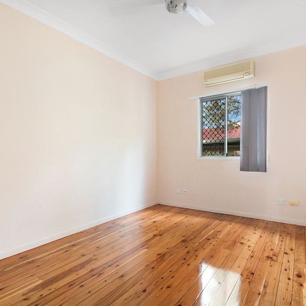 19 Catalina Street, Loganlea QLD 4131 - House For Rent | Domain - Photo 1