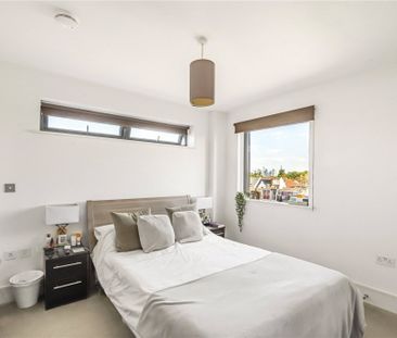 Bicycle Mews, London, SW4 - Photo 2