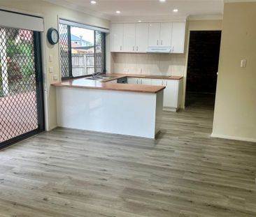 Full renovated Large 5 Br House with 5 split air conditions + Study... - Photo 1