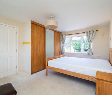 The Dene, Cheam, SM2 - Photo 3