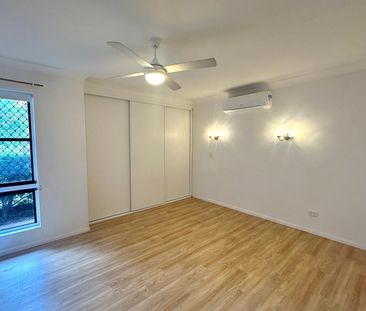 Stunning Single Level 2 Bedroom Unfurnished Townhouse on Isle of Capri - Photo 2