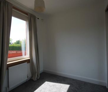 2 bed flat for rent in Stenhouse - Photo 2