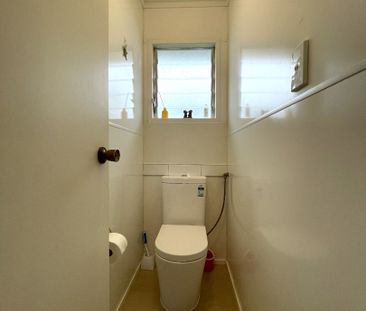 Spacious 4-Bedroom Family Home in Prime Bucklands Beach Location - Photo 1