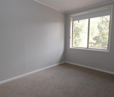 Aranda Home - Sought after location - 6 month lease only - Photo 5