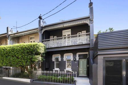 A sophisticated newly renovated terrace home located in a prime city-fringe location - Photo 4