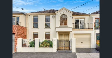 Prestigious Brunswick Townhouse - Photo 2