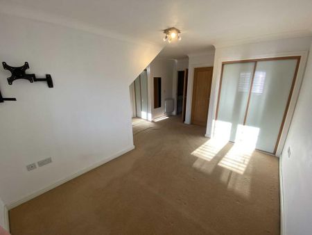 4 bedroom townhouse to rent - Photo 2