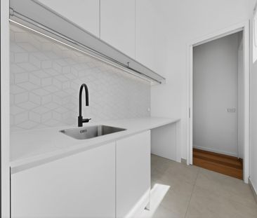 7 Sevenoaks Street, Balwyn VIC 3103 - House For Rent | Domain - Photo 6