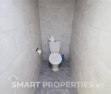 Union Bank Yard, Huddersfield - Photo 3