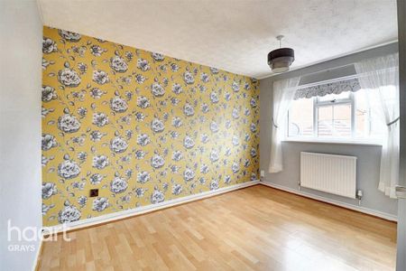 3 bedroom end of terrace house to rent - Photo 3