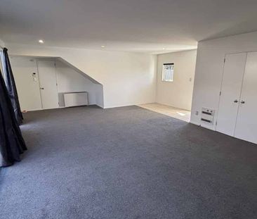 Modern & Sunny with a Double Garage - Photo 5