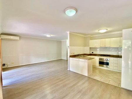 Spacious Unit ! - Photo 5