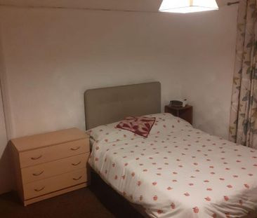 1 bedroom in a house share to rent - Photo 5