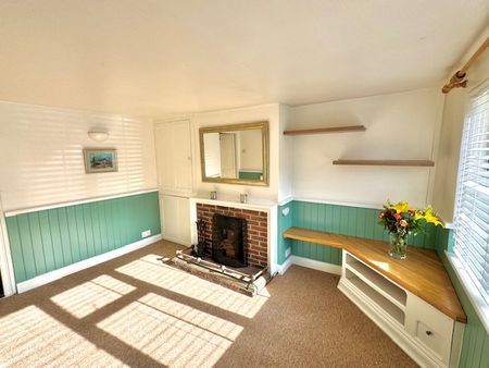 Charming Period Cottage to let in Westbourne - Photo 2