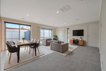 Effortless Living with Modern Comfort - Photo 2