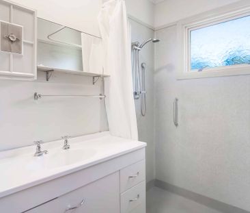 THREE BEDROOM FAMILY HOME IN WESTOWN - Photo 4