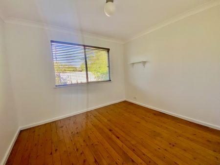 3 BEDROOM FAMILY HOME 850m TO THE BEACH - Photo 2