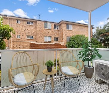 STYLISH ONE-BEDROOM APARTMENT IN PRIME COORPAROO LOCATION - Photo 5