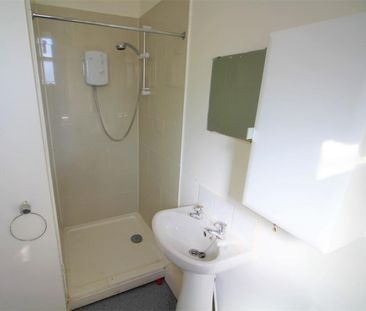 1 bedroom Flat To Let - Photo 5