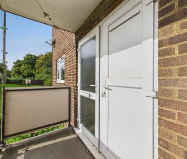 3 bedroom flat to rent - Photo 6